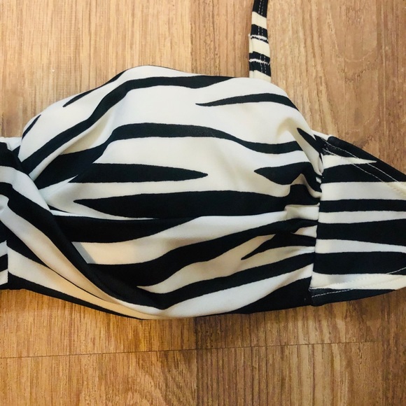 💙VS Bandeau Swim Top Bundle🖤 - Picture 3 of 5